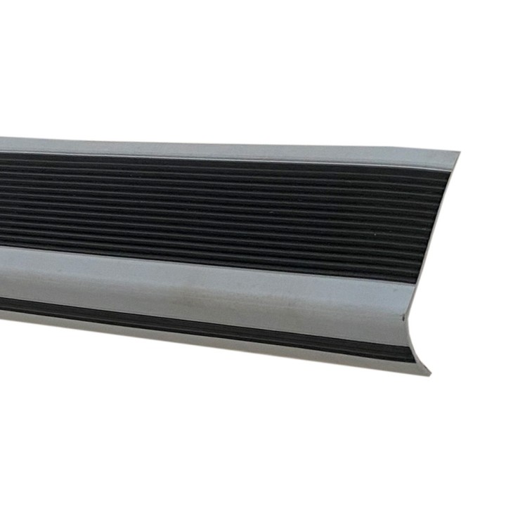 Trapneus profiel (trapprofiel) PVC met zelfklevende laag Grijs met zwarte bies Lengte 115cm