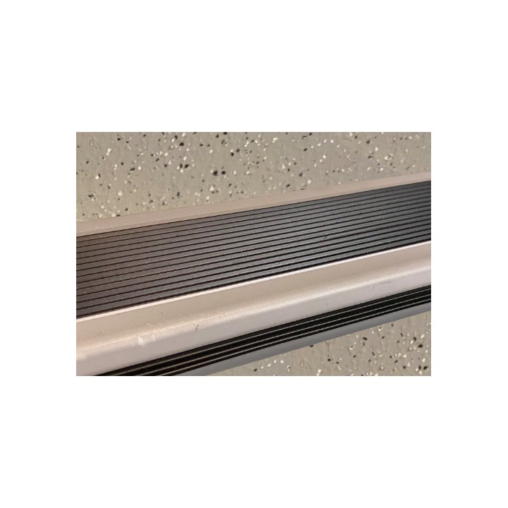 Trapneus profiel (trapprofiel) PVC met zelfklevende laag Grijs met zwarte bies Lengte 115cm
